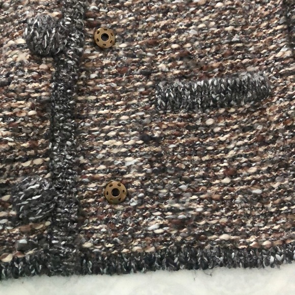 Button-front sweater - Picture 2 of 4